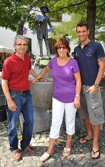 Guillermo Vallori mit seinen Eltern Inez und Toni.
