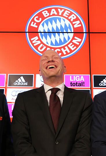 Einen Tag nach dem EM-Finale verpflichten die Bayern am 2. Juli 2012 Matthias Sammer als Sportvorstand. Er löst Christian Nerlinger ab, soll den Bayern nach dem Trauma wieder Beine machen.