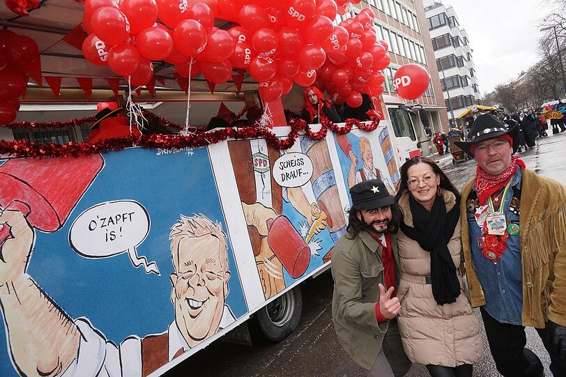 Weitere Bilder vom Faschingsumzug der "Damischen Ritter" in München am 08. Februar 2015.