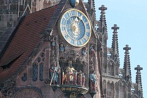 Touristen-Attraktion: die Frauenkirche mit dem Männleinlaufen.