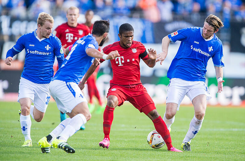 DOUGLAS COSTA - NOTE 2 - Ein Flügelsprinter braucht keine Pausen. Der Brasilianer bereitete das 1:0 von Vidal mit einem Diagonallauf zum Strafraum vor, auch das 3:0 von Rode: seine insgesamt fünfte Torbeteiligung am fünften Spieltag. Nach 68 Minuten aber durfte auch er sich einmal ausruhen. Auswechslung.