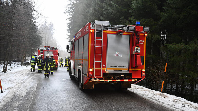 Eine junge Frau hat sich bei Traunstein mit ihrem Auto überschlagen.