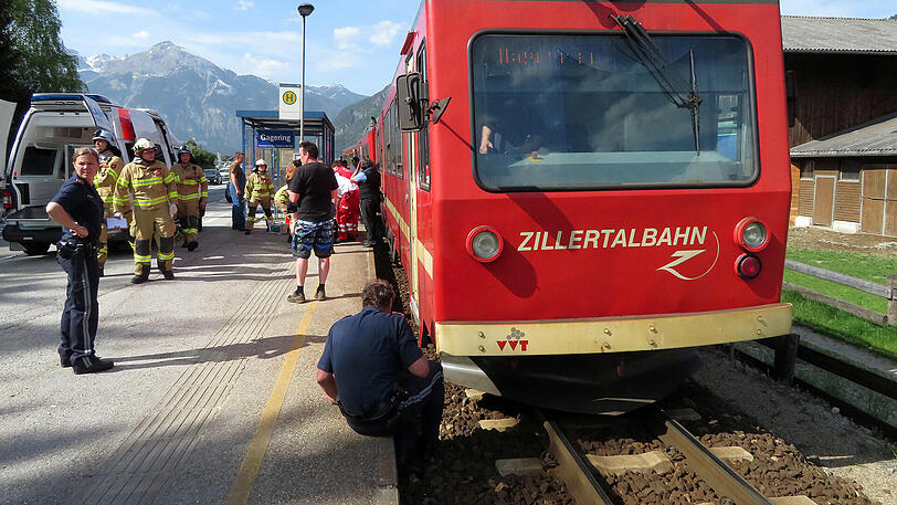 Die Zillertalbahn erfasste den betrunkenen Deutschen mit ihrem Schneepflug. Die Bilder von der Unglücksstelle.