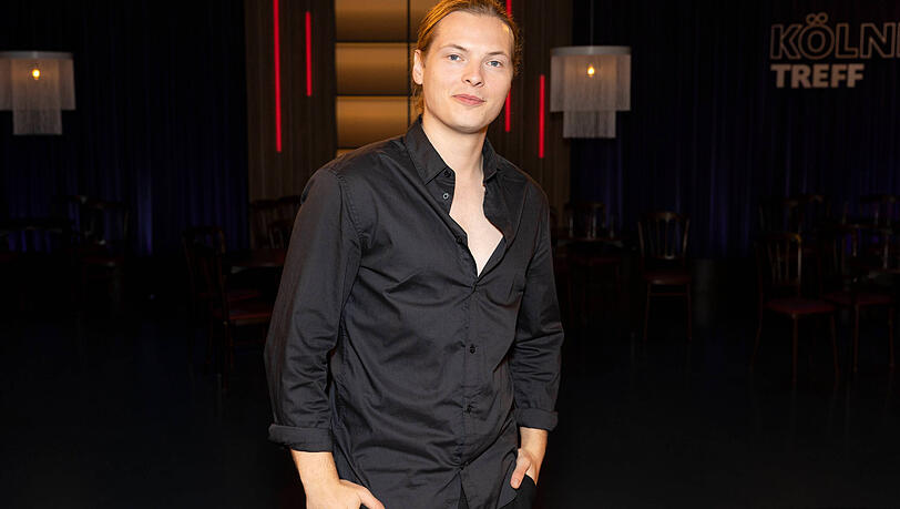 Sänger Gabriel Kelly freute sich auf seine Tournee. Bis auf einen Termin in Rostock musste der "Let's Dance"-Sieger jedoch alle Termine absagen. Ausbleibende Ticketverkäufe machten die Tour nicht wirtschaftlich. Sänger Gabriel Kelly freute sich auf seine Tournee. Bis auf einen Termin in Rostock musste der "Let's Dance"-Sieger jedoch alle Termine absagen. Ausbleibende Ticketverkäufe machten die Tour nicht wirtschaftlich.