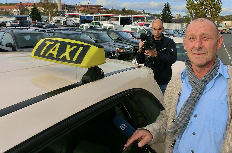 Das ist der ehrliche Taxifahrer. Thomas Günther dachte nicht lange nach und brachte das Geld seinen rechtmäßigen Besitzern zurück.