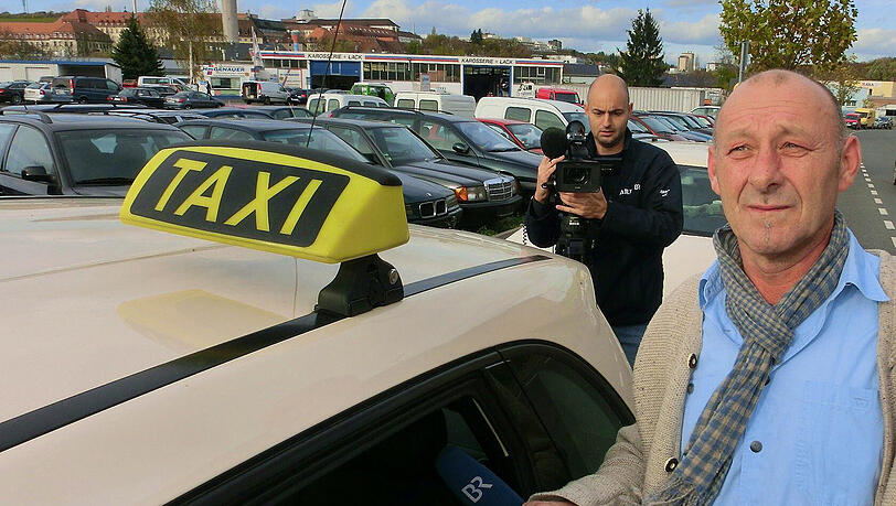 Das ist der ehrliche Taxifahrer. Thomas Günther dachte nicht lange nach und brachte das Geld seinen rechtmäßigen Besitzern zurück. Das ist der ehrliche Taxifahrer. Thomas Günther dachte nicht lange nach und brachte das Geld seinen rechtmäßigen Besitzern zurück.