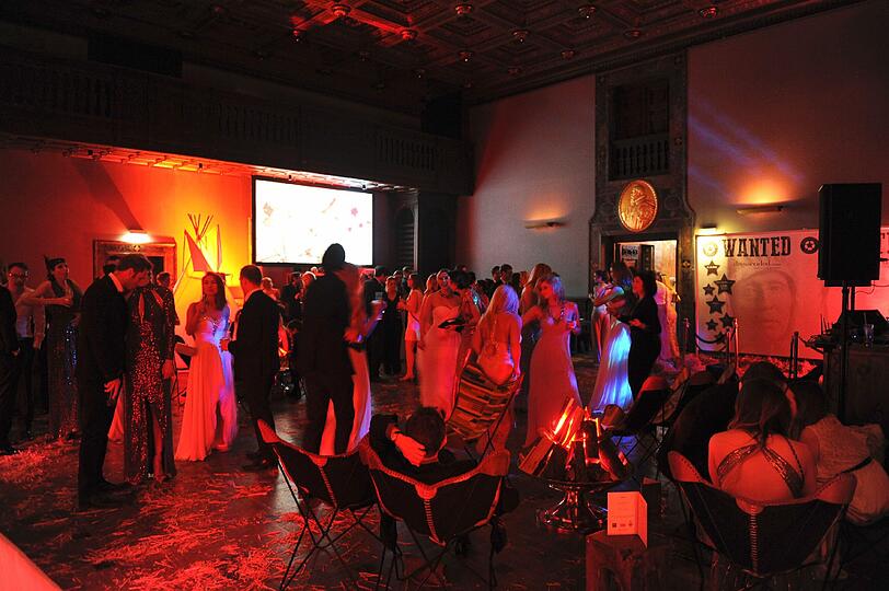 Hier feiern die Promis die DressWestern Party zum Opening des Dresscoded Pop Up Store im Ingolstadt Village im Rilano No. 6 in München. Die Bilder.