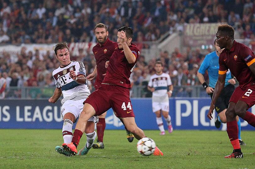 Als Manolas den Schuss blocken will, ist der Ball von Mario Götze längst auf dem Weg ins Tor.