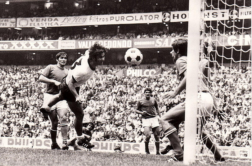 Das Jahrhundertspiel, das "beste WM-Spiel aller Zeiten" beim Turnier 1970 in Mexiko. Hier Stürmer Gerd Müller, der in der Verlängerung zwischenzeitlich zur deutschen Führung traf. Am Ende hat es doch nicht gereicht, Italien zog ins Finale ein.