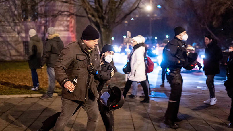 Man werde "entschieden gegen alle demokratiefeindlichen Aktivitäten" vorgehen, so der OB.