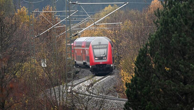 Zugverbindungen im Allgäu fallen bis Anfang Oktober aus. Die derzeitigen Bauarbeiten an der Werdenfelsbahn dauern weiter an und neue kommen hinzu.