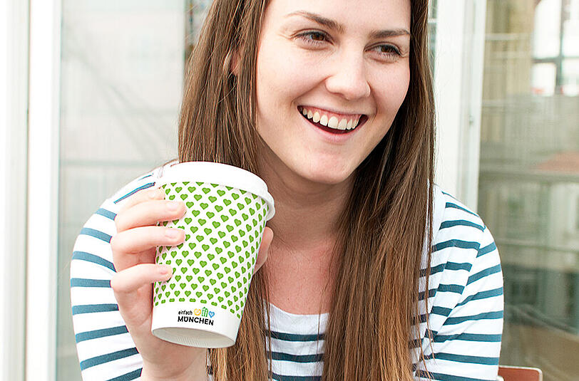 Putzige Werbe-Gimmicks: Coffee-to-Go-Becher mit Herz-Muster, Radlklingeln im Streifen-Look, Jutebeutel mit Logo oder Bierfilzl mit sonnigen Punkten und einiges mehr.