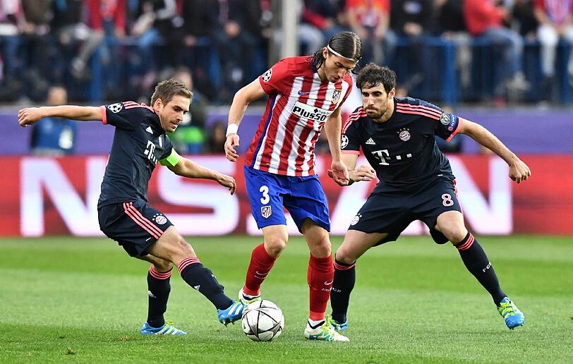 Phlipp Lahm (l.) und Javi Martinez im Bayern-Dress, hier beim Spiel gegen Atletico Madrid.