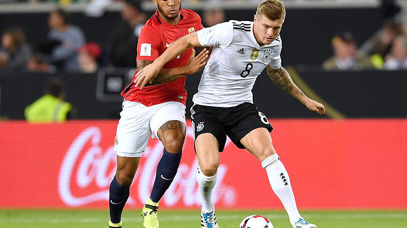 TONI KROOS: NOTE 2 - Der Real-Star fädelte mit seinen Pässen das 1:0 und 3:0 ein. Der Mann hat einfach irgendwie immer seine Füße im Spiel. Das Gehirn der Mannschaft.