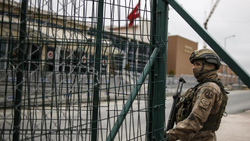 Türkische Soldaten stehen vor dem Gefängniskomplex, in dem Deniz Yücel mehr als ein Jahr in der Türkei inhaftiert war. Türkische Soldaten stehen vor dem Gefängniskomplex, in dem Deniz Yücel mehr als ein Jahr in der Türkei inhaftiert war.