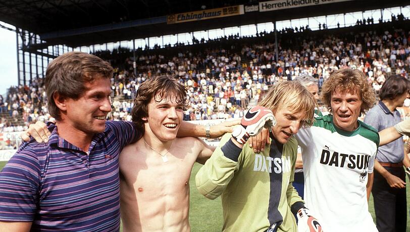 "Lothar war ein flotter, couragierter Junge", sagt Heynckes (l.) über Matthäus (m., daneben Kleff), den er nach Gladbach geholt hat. "Lothar war ein flotter, couragierter Junge", sagt Heynckes (l.) über Matthäus (m., daneben Kleff), den er nach Gladbach geholt hat.