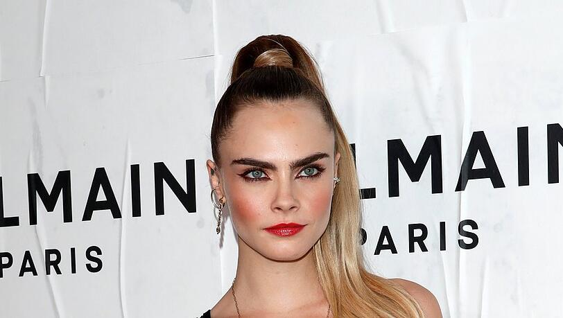 Cara Delevingne hat den Verlust ihrer Großmutter zu verkraften.
