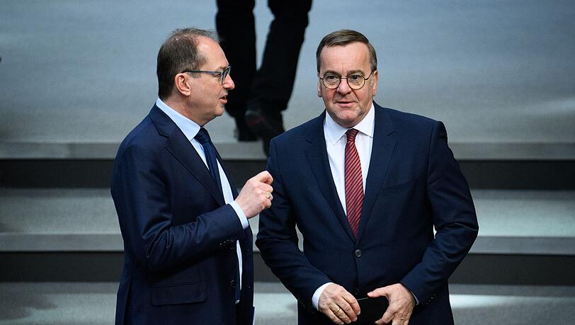 Zwei mit Erfahrung als Bundesminister: Alexander Dobrindt (l, CSU) und Boris Pistorius (SPD). (Archivbild) Zwei mit Erfahrung als Bundesminister: Alexander Dobrindt (l, CSU) und Boris Pistorius (SPD). (Archivbild)