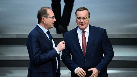 Zwei mit Erfahrung als Bundesminister: Alexander Dobrindt (l, CSU) und Boris Pistorius (SPD). (Archivbild)