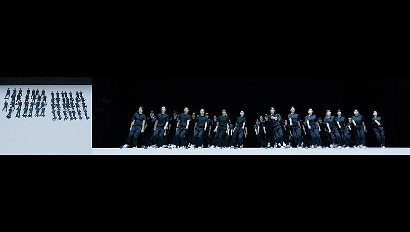 Die Video-Installation „Collective Action“ von Richard Siegal im Kunstbau des Lenbachhauses.