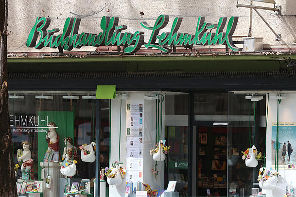 Ein Klassiker und kultureller Fixpunkt: die Buchhandlung Lehmkuhl. Ein Klassiker und kultureller Fixpunkt: die Buchhandlung Lehmkuhl.