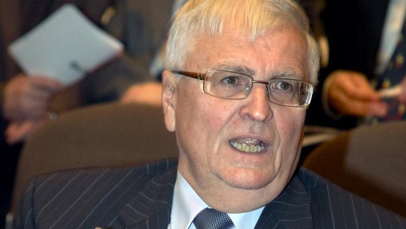 DFB-Präsident Theo Zwanziger will bei der Aufklärung des Wettskandals helfen. DFB-Präsident Theo Zwanziger will bei der Aufklärung des Wettskandals helfen.