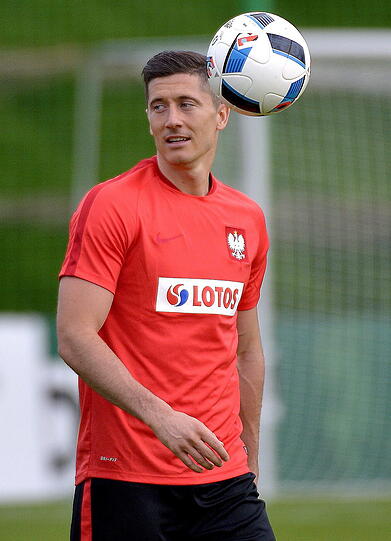Der Torjäger ist da! Bayern-Profi Robert Lewandowski ist im EM-Trainingslager der polnischen Nationalelf angekommen. Die Bilder.
