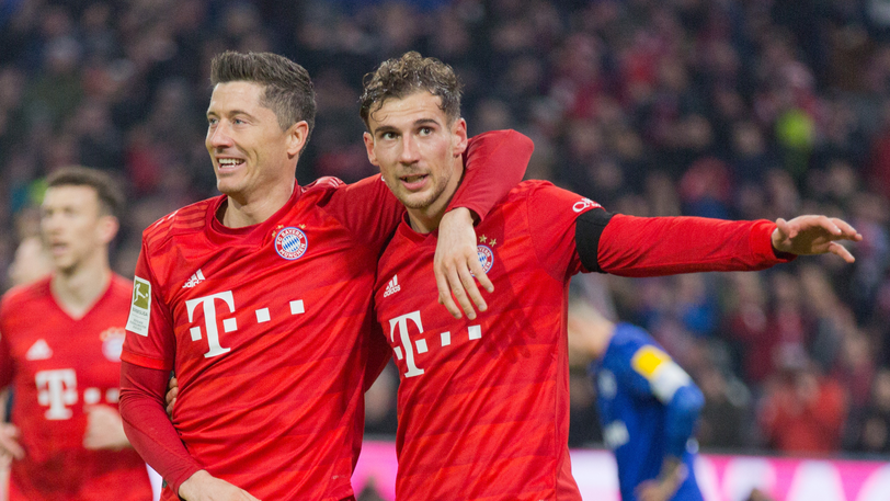 Leon Goretzka (rechts) jubelt mit Robert Lewandowski