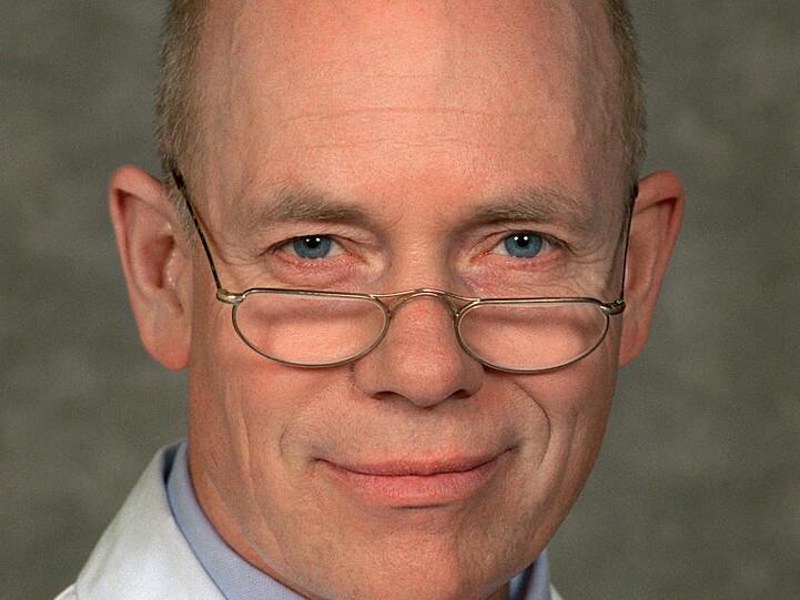 Christoph Quest als Prof. Wagner in der ZDF-Serie "Nordseeklinik".