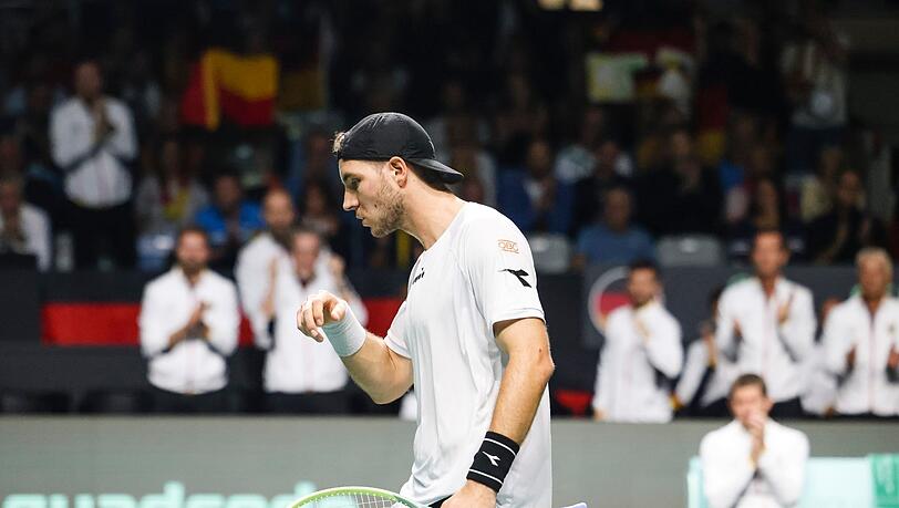 Jan-Lennard Struff reagiert während eines Süpiels.