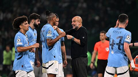 City-Coach Pep Guardiola und seine Spieler haben nach der dritten Niederlage einiges zu besprechen.