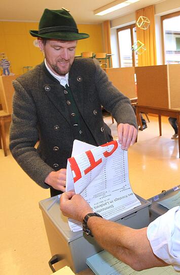 Kommunalwahl 2014: Bilder aus einem Wahllokal in Unterammergau...