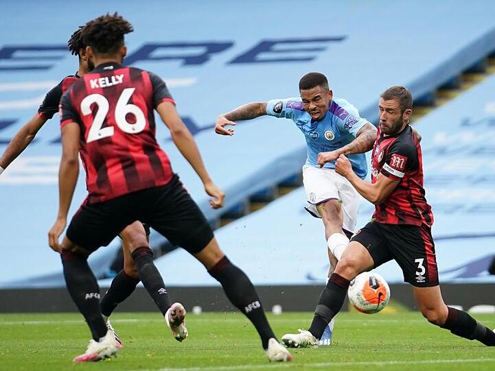 ManCitys Gabriel Jesus (2.vr) sorgte mit seinem Tor für die Vorentscheidung gegen AFC Bournemouth.