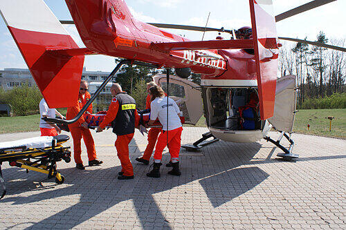 Im Höhenglücksteig stürzte eine 30-Jährige. Der Hubschrauber brachte sie ins Krankenhaus.