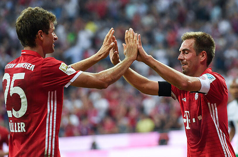 Philipp Lahm (r.) und Thomas Müller beim gemeinsamen Torjubel für den FC Bayern.