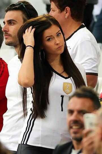 Ob Lena Stiffel ihren Julian Draxler wieder im WM-Stadion anfeuern wird.