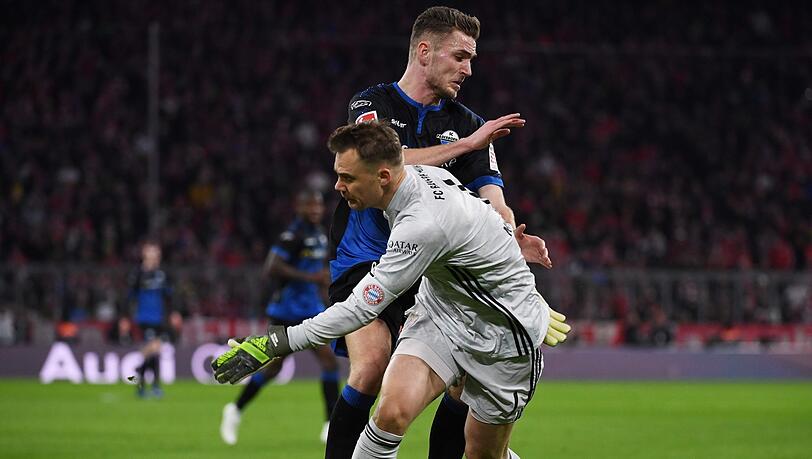 Paderborns Dennis Srbeny schaltete schnell, erlief sich den Ball und tunnelte Neuer. Paderborns Dennis Srbeny schaltete schnell, erlief sich den Ball und tunnelte Neuer.