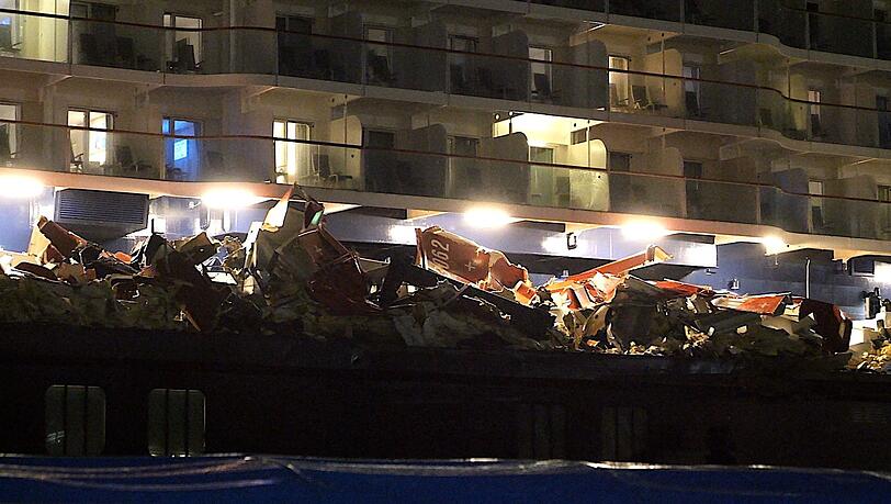 Die Rettungsboote sind zerstört. Die Rettungsboote sind zerstört.