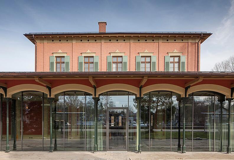 Der 1865 errichtete Bahnhof nach der Umgestaltung.