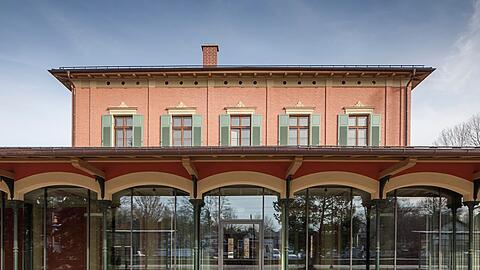 Der 1865 errichtete Bahnhof nach der Umgestaltung.