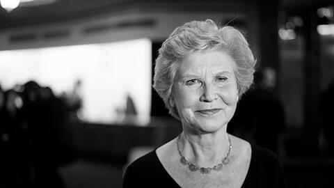 Am 26. Mai starb Schauspielerin Irm Hermann mit 77 Jahren nach kurzer schwerer Krankheit. Sie drehte zahlreiche Filme mit Rainer Werner Fassbinder und arbeitete mit Christoph Schlingensief zusammen. Außerdem war sie in "Fack ju Göthe" zu sehen.