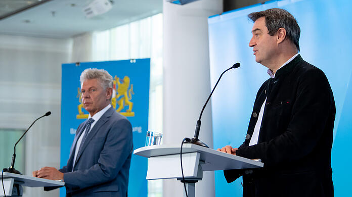 Dieter Reiter (l.) und Markus Söder haben im vergangenen Jahr gemeinsam die Wiesn-Absage bekanntgegeben.