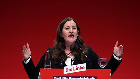 Janine Wissler, Vorsitzende der Partei Die Linke, spricht auf dem Parteitag.