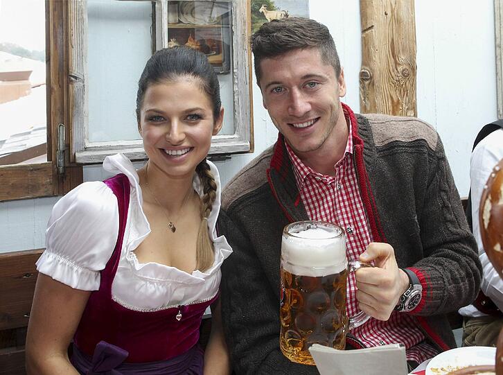 In der feschen Tracht: Lewandowski und seine Anna.