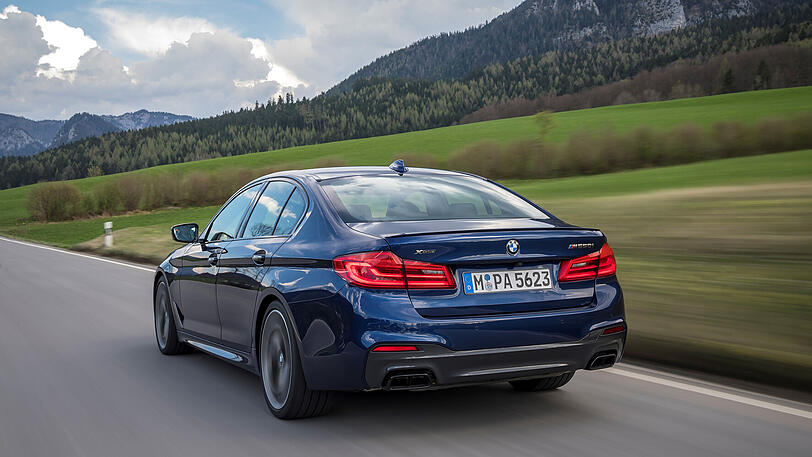 Donnerbolzen aus München: 82.700 Euro kostet der M550i xDrive. Dafür gibt es dann vor allem in Kurvenfahrten ein Erlebnis der Extra-Klasse.