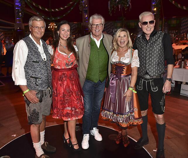 Wolfgang und Carolin Bosbach, Marianne und Michael sowie H.P. Baxxter