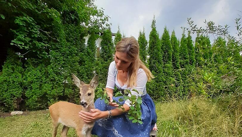 Lene Koch mit ihrer Hermine. Zwischen den beiden ist &uuml;ber die Jahre ein besonderes Vertrauen gewachsen.
