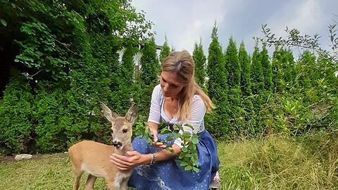 Lene Koch mit ihrer Hermine. Zwischen den beiden ist &uuml;ber die Jahre ein besonderes Vertrauen gewachsen.