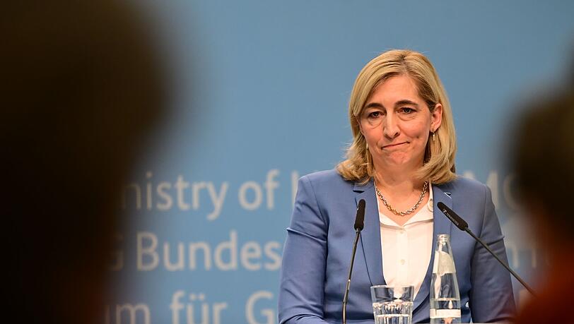 Das Sparpaket f&uuml;r die Krankenversicherung soll am Mittwoch vom Kabinett auf den Weg gebracht werden. (Archivbild)