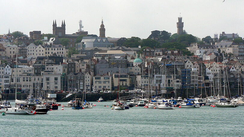 Guernsey nach Alderney (Flugzeit gemäß Flugplan: 15 Minuten).